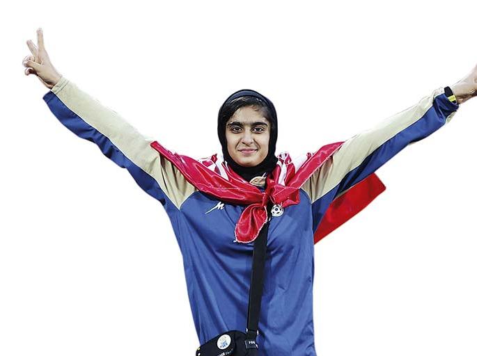 Iranian women attend first football match in 40 years | इराणच्या स्टेडिअममध्ये तरुणी फुटबॉल पहायला येतात तेव्हा. Iranian women attend first football match in 40 years | इराणच्या स्टेडिअममध्ये तरुणी फुटबॉल पहायला येतात तेव्हा.