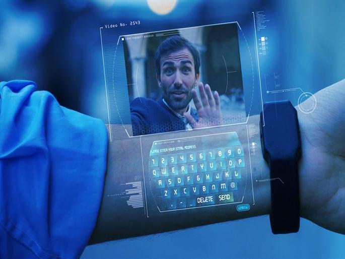 How will the future smartphone be Holographic display or electronic tattoo which technology will be used bill gates Nokia predicted old Hollywood movies | कसा असेल फ्युचर स्मार्टफोन? होलोग्राफिक डिस्प्ले की इलेक्ट्रॉनिक टॅटू, कोणतं तंत्रज्ञान वापरणार How will the future smartphone be Holographic display or electronic tattoo which technology will be used bill gates Nokia predicted old Hollywood movies | कसा असेल फ्युचर स्मार्टफोन? होलोग्राफिक डिस्प्ले की इलेक्ट्रॉनिक टॅटू, कोणतं तंत्रज्ञान वापरणार