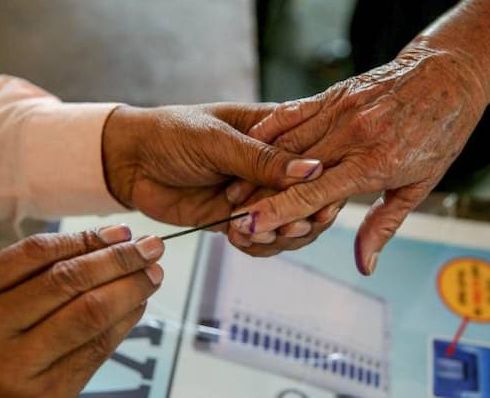 Twelve and a half thousand gram panchayat elections postponed | साडेबारा हजार ग्रामपंचायतींच्या निवडणुका पुढे ढकलल्या Twelve and a half thousand gram panchayat elections postponed | साडेबारा हजार ग्रामपंचायतींच्या निवडणुका पुढे ढकलल्या