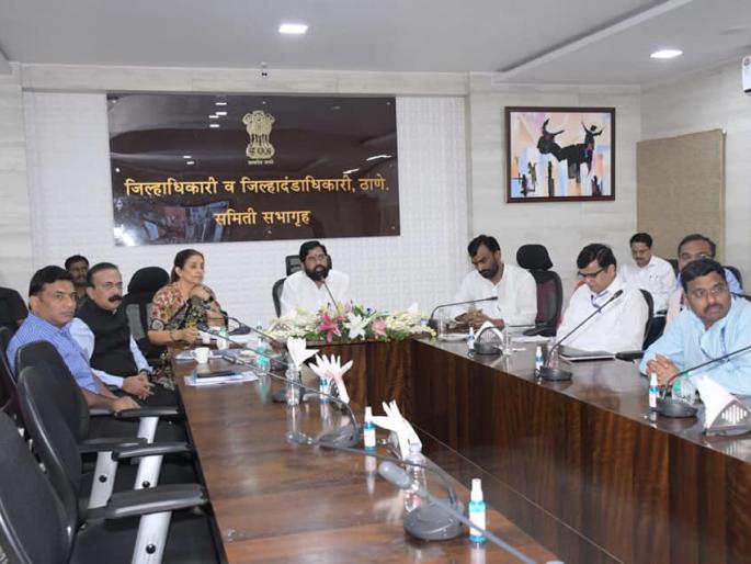 CM Eknath Shinde orders to fill pits immediately; Review of bad roads in Mumbai, Thane | खड्डे त्वरित भरा मुख्यमंत्र्यांचे आदेश; मुंबई, ठाण्यातील खराब रस्त्यांचा आढावा CM Eknath Shinde orders to fill pits immediately; Review of bad roads in Mumbai, Thane | खड्डे त्वरित भरा मुख्यमंत्र्यांचे आदेश; मुंबई, ठाण्यातील खराब रस्त्यांचा आढावा