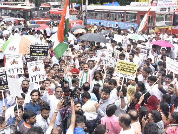 National Herald case: Congress leaders, workers raise slogans in support of party chief Sonia Gandhi against ED inquiry | National Herald Case: सोनिया गांधींची ईडी चौकशी; काँग्रेस कार्यकर्ते रस्त्यावर, ठिकठिकाणी निदर्शने National Herald case: Congress leaders, workers raise slogans in support of party chief Sonia Gandhi against ED inquiry | National Herald Case: सोनिया गांधींची ईडी चौकशी; काँग्रेस कार्यकर्ते रस्त्यावर, ठिकठिकाणी निदर्शने