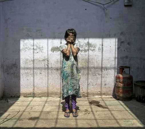 Under the pretext of healing a sick girl, the witch molested her in private | आजारी मुलीला बरे करण्याच्या बहाण्याने मांत्रिकाने केला एकांतात विनयभंग Under the pretext of healing a sick girl, the witch molested her in private | आजारी मुलीला बरे करण्याच्या बहाण्याने मांत्रिकाने केला एकांतात विनयभंग