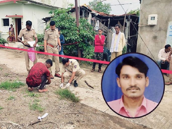 Killing village gangster who harass women; Two accused arrested, one in custody | महिलांना त्रास देणाऱ्या गावगुंडाची हत्या; दाेन आराेपी अटकेत, एक ताब्यात Killing village gangster who harass women; Two accused arrested, one in custody | महिलांना त्रास देणाऱ्या गावगुंडाची हत्या; दाेन आराेपी अटकेत, एक ताब्यात