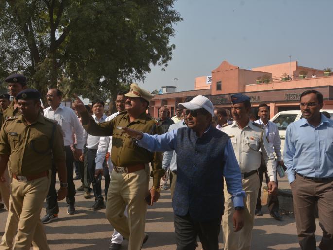 DRM's eye on inchrochers on railway land | रेल्वेच्या जागेवरील अतिक्रमकांवरही ‘डीआरएम’ची नजर  DRM's eye on inchrochers on railway land | रेल्वेच्या जागेवरील अतिक्रमकांवरही ‘डीआरएम’ची नजर