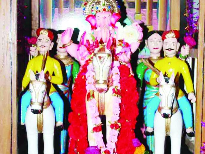 A four-year tradition of Ganeshotsav of Chaosopi, an idol was found in the excavation | Ganpati Festival-चौसोपीच्या गणेशोत्सवाला ३५८ वर्षांची परंपरा, खोदाईतून सापडली मूर्ती A four-year tradition of Ganeshotsav of Chaosopi, an idol was found in the excavation | Ganpati Festival-चौसोपीच्या गणेशोत्सवाला ३५८ वर्षांची परंपरा, खोदाईतून सापडली मूर्ती
