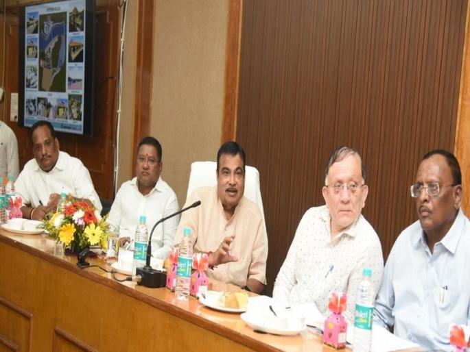 In case of laxity in the development work, action will be taken against the contractors as well as the authorities | विकास कामात हलगर्जीपणा झाल्यास कंत्राटदारांसोबत अधिकाऱ्यांवरही कारवाई