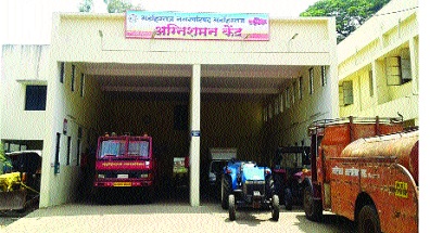 New fire brigade requirement for Gadhingjale was old: Expiration: One vehicle in three talukas | गडहिंग्लजसाठी नवीन अग्निशमन वाहनाची गरज जुने झाले कालबाह्य : तीन तालुक्यांत एकच वाहन New fire brigade requirement for Gadhingjale was old: Expiration: One vehicle in three talukas | गडहिंग्लजसाठी नवीन अग्निशमन वाहनाची गरज जुने झाले कालबाह्य : तीन तालुक्यांत एकच वाहन