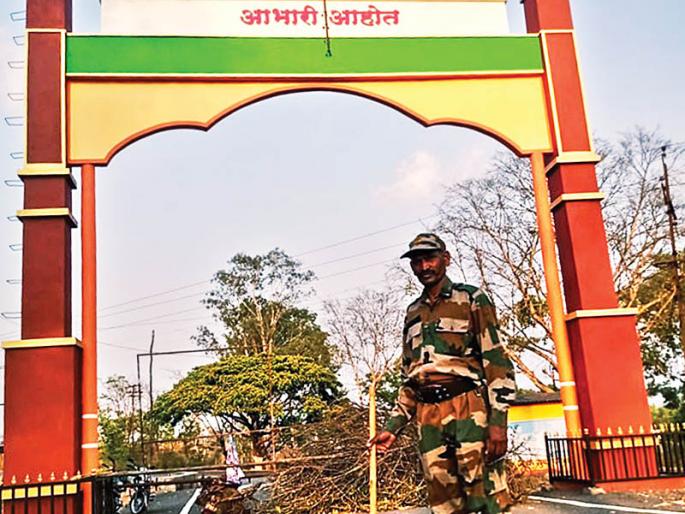 corona in kolhapur | corona in kolhapur-हरळी खुर्दच्या सीमेवर माजी सैनिकांचा पहारा..! corona in kolhapur | corona in kolhapur-हरळी खुर्दच्या सीमेवर माजी सैनिकांचा पहारा..!