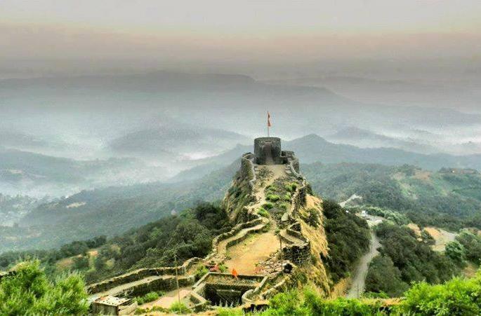 Movement in Nashik to demand for the protection of fort fort in the state | राज्यातील गड-किल्ले संरक्षणाच्या मागणीसाठी नाशिकमध्ये आंदोलन Movement in Nashik to demand for the protection of fort fort in the state | राज्यातील गड-किल्ले संरक्षणाच्या मागणीसाठी नाशिकमध्ये आंदोलन