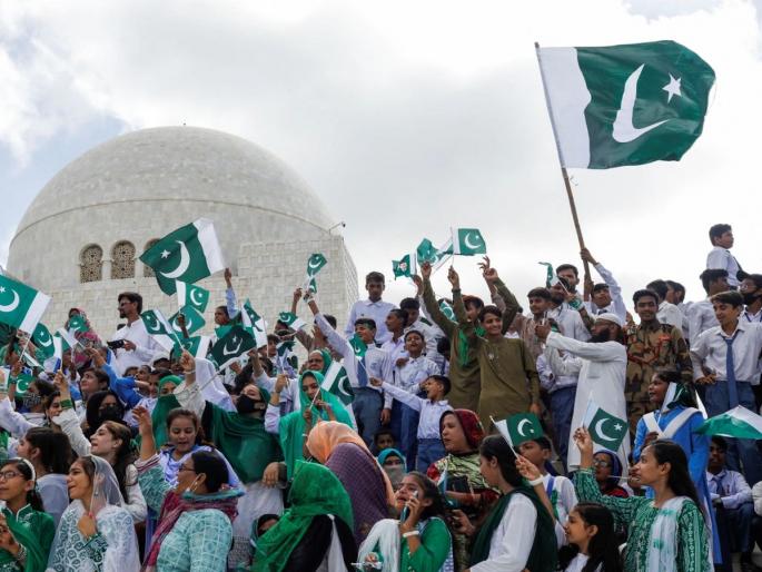The 'face' of Pakistan is changing, its story! | पाकिस्तानचा ‘चेहरा’ बदलतो आहे, त्याची गोष्ट ! The 'face' of Pakistan is changing, its story! | पाकिस्तानचा ‘चेहरा’ बदलतो आहे, त्याची गोष्ट !