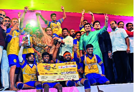 Dhananjay Mahadik will reply to the money and power of power: A reply to Satej Patil | पैशांची आणि सत्तेची मस्ती जनताच उतरवेल धनंजय महाडिक : सतेज पाटील यांना प्रत्युत्तर Dhananjay Mahadik will reply to the money and power of power: A reply to Satej Patil | पैशांची आणि सत्तेची मस्ती जनताच उतरवेल धनंजय महाडिक : सतेज पाटील यांना प्रत्युत्तर