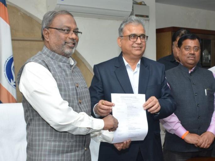 Dr. Sharad Gadakh has additional charge of Vice Chancellor | डॉ. शरद गडाख यांच्याकडे माफसू कुलगुरूपदाचा अतिरिक्त कार्यभार Dr. Sharad Gadakh has additional charge of Vice Chancellor | डॉ. शरद गडाख यांच्याकडे माफसू कुलगुरूपदाचा अतिरिक्त कार्यभार