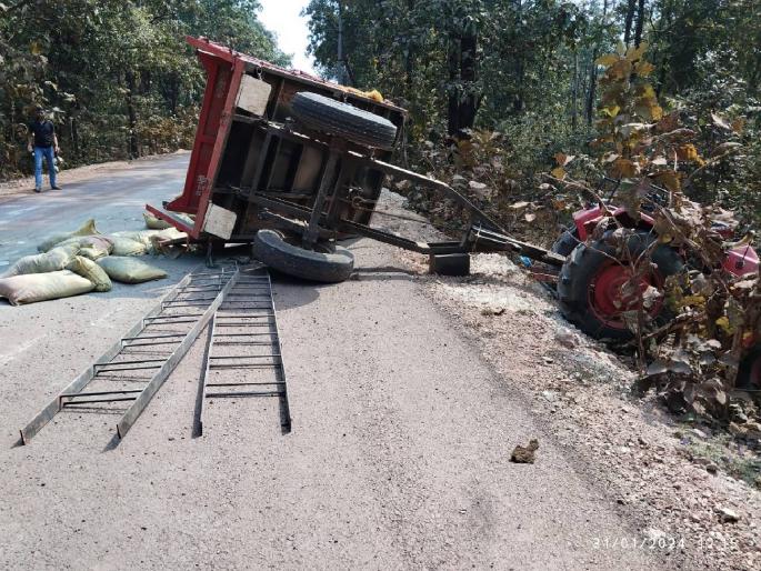 accident on the turn two killed | वळणावर अपघात; पित्यासह लेक ठार ! दुचाकी-ट्रॅक्टरची समाेरासमाेर धडक accident on the turn two killed | वळणावर अपघात; पित्यासह लेक ठार ! दुचाकी-ट्रॅक्टरची समाेरासमाेर धडक