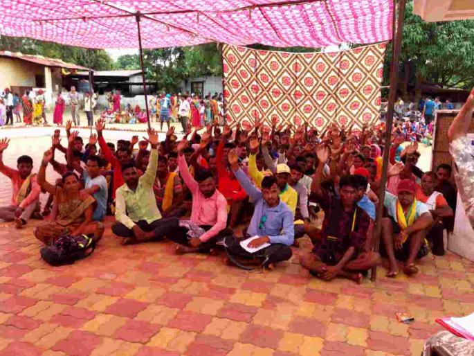 In Gadchiroli, Naxalites have been banned in seven villages, the villages that are strongholds of Naxalites have shown courage. | गडचिरोलीत सात गावांमध्ये नक्षल्यांना गावबंदी, नक्षल्यांचा गड असलेल्या गावांनी दाखवली हिंमत In Gadchiroli, Naxalites have been banned in seven villages, the villages that are strongholds of Naxalites have shown courage. | गडचिरोलीत सात गावांमध्ये नक्षल्यांना गावबंदी, नक्षल्यांचा गड असलेल्या गावांनी दाखवली हिंमत