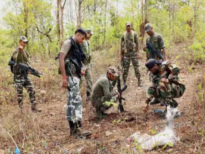 police in Gadchiroli have a big struggle | ना कॉल येतो, ना मेसेज जातो... तंबूत राहून नक्षल्यांशी लढतो; महासंचालक म्हणाल्या, तुमच्या धैर्याला सॅल्यूट! police in Gadchiroli have a big struggle | ना कॉल येतो, ना मेसेज जातो... तंबूत राहून नक्षल्यांशी लढतो; महासंचालक म्हणाल्या, तुमच्या धैर्याला सॅल्यूट!