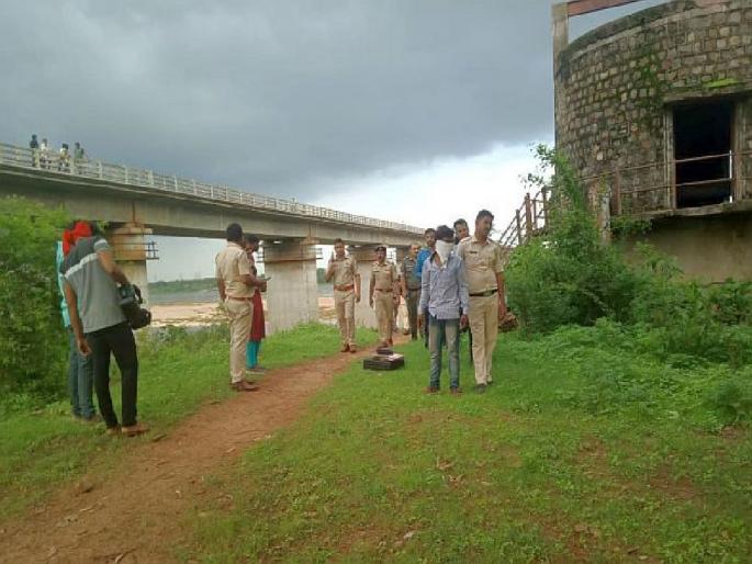 Skeleton found of a young woman who went missing an year ago, The brutal murder was committed by lover himself | मित्रानेच केला घात; वर्षभरापासून बेपत्ता तरुणीचा सांगाडाच सापडला Skeleton found of a young woman who went missing an year ago, The brutal murder was committed by lover himself | मित्रानेच केला घात; वर्षभरापासून बेपत्ता तरुणीचा सांगाडाच सापडला