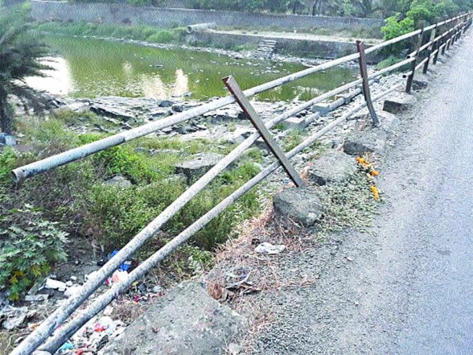 Due to the repair of the dam, the Public Works Department is dangerous to the river | गाढी नदीवरील पूल धोकादायक, सार्वजनिक बांधकाम विभागाचे दुरुस्तीकडे दुर्लक्ष Due to the repair of the dam, the Public Works Department is dangerous to the river | गाढी नदीवरील पूल धोकादायक, सार्वजनिक बांधकाम विभागाचे दुरुस्तीकडे दुर्लक्ष
