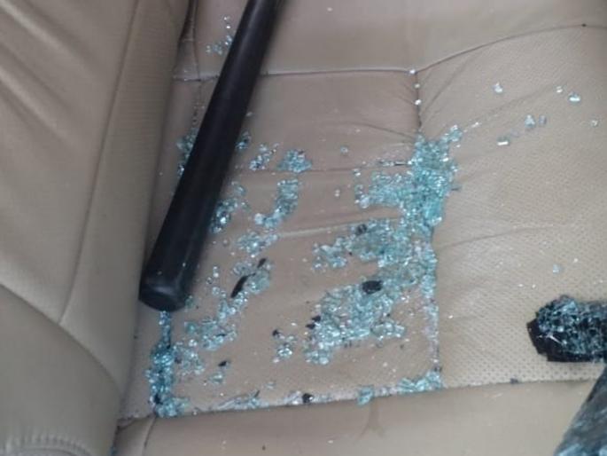 Four vehicles pelted with stones in Satara | साताऱ्यात वादावादीतून चार वाहनांची दगडाने तोडफोड