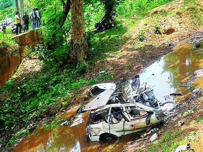 Five jawans, two injured in Chhattisgarh | दंतेवाडामध्ये नक्षली हल्ल्यात सात जवान शहीद