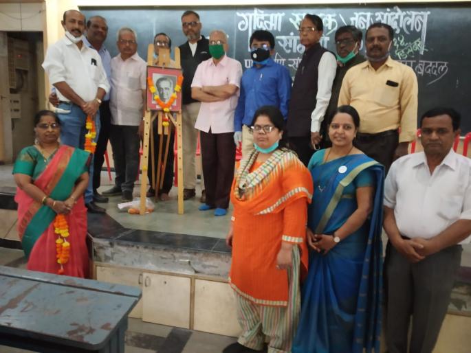 Uninterrupted awakening of literature for Gadima's memorial | गदिमांच्या स्मारकासाठी साहित्याचा अखंड जागर Uninterrupted awakening of literature for Gadima's memorial | गदिमांच्या स्मारकासाठी साहित्याचा अखंड जागर
