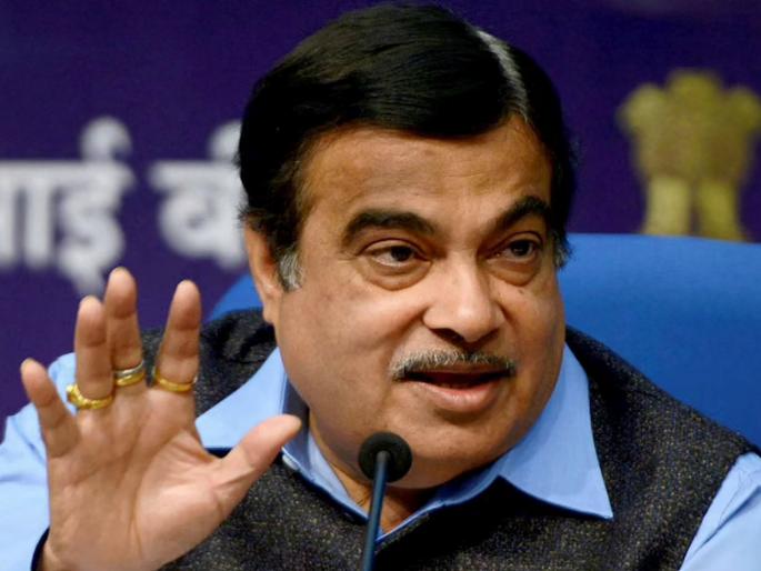 nitin gadkari blasts government officials is the government just to pay salaries | सरकार फुकट पगार द्यायला बसलंय का?; गडकरी सरकारी अधिकाऱ्यांची खरडपट्टी काढतात तेव्हा... nitin gadkari blasts government officials is the government just to pay salaries | सरकार फुकट पगार द्यायला बसलंय का?; गडकरी सरकारी अधिकाऱ्यांची खरडपट्टी काढतात तेव्हा...