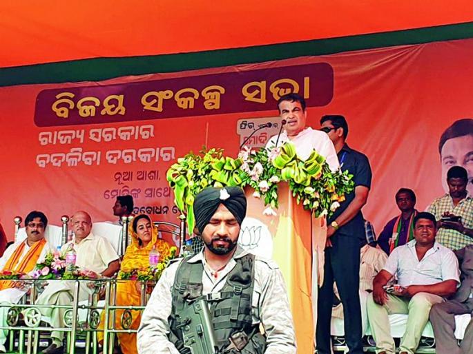 Fifty of the campaign meetings by Gadkari: 27 meetings in Maharashtra | गडकरींनी मारली प्रचार सभांची फिप्टी : महाराष्ट्रात २७ सभा Fifty of the campaign meetings by Gadkari: 27 meetings in Maharashtra | गडकरींनी मारली प्रचार सभांची फिप्टी : महाराष्ट्रात २७ सभा