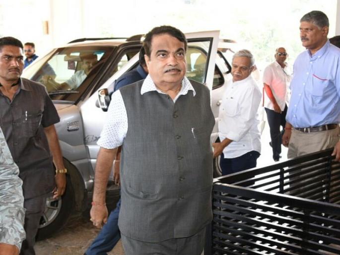 Nitin Gadkari's full stop in the discussion on the political turmoil in Goa | गोव्यातील राजकीय अस्थिरतेच्या चर्चेला नितीन गडकरींकडून तूर्त पूर्णविराम Nitin Gadkari's full stop in the discussion on the political turmoil in Goa | गोव्यातील राजकीय अस्थिरतेच्या चर्चेला नितीन गडकरींकडून तूर्त पूर्णविराम