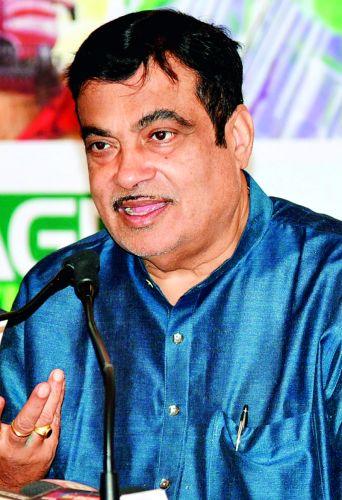 Nitin Gadkari continue Union Minister for the second time: Vidarbha's development will get new booster dosage | नितीन गडकरी सलग दुसऱ्यांदा केंद्रीय मंत्री : विदर्भाच्या विकासाला मिळणार नवा ‘बूस्टर डोज’