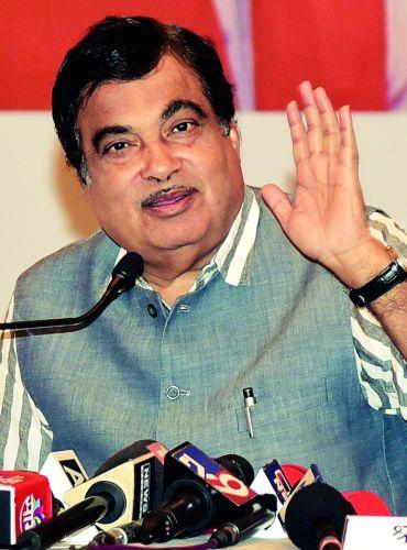 Gadkari adopted four more villages | गडकरींनी घेतली आणखी चार गावे दत्तक Gadkari adopted four more villages | गडकरींनी घेतली आणखी चार गावे दत्तक