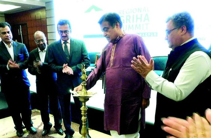 Production of a precast road in the factory: Nitin Gadkari | कारखान्यातच प्रीकास्ट रोडची निर्मिती व्हावी :  नितीन गडकरी