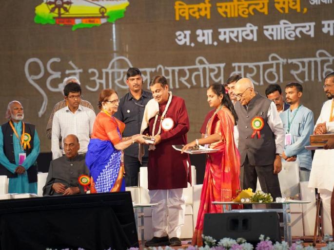 Literature should go digital for the younger generation says Nitin Gadkari in akhil bharatiya marathi sahitya sammelan wardha | तरुण पिढीसाठी साहित्य डिजिटल झाले पाहिजे - नितीन गडकरी Literature should go digital for the younger generation says Nitin Gadkari in akhil bharatiya marathi sahitya sammelan wardha | तरुण पिढीसाठी साहित्य डिजिटल झाले पाहिजे - नितीन गडकरी