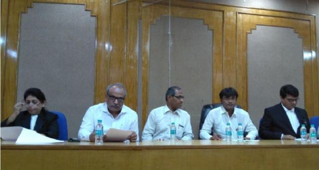 The Pune police action is an attempt to frighten the lawyers | पुणे पोलिसांची कारवाई ही वकिलांना घाबरवण्याचा प्रयत्न The Pune police action is an attempt to frighten the lawyers | पुणे पोलिसांची कारवाई ही वकिलांना घाबरवण्याचा प्रयत्न