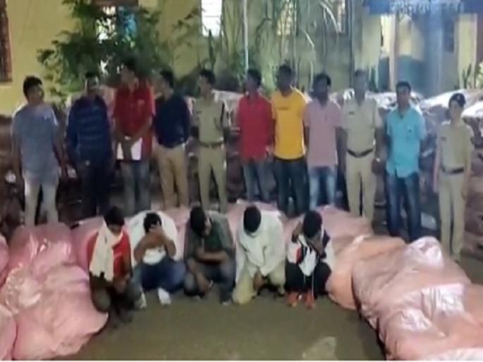 Gutkha worth Rs 45 lakh seized in Gangakhed | गुटखा माफियांना दणका ! गंगाखेडमध्ये येणारा ४५ लाखांचा गुटखा पोलिसांनी केला जप्त Gutkha worth Rs 45 lakh seized in Gangakhed | गुटखा माफियांना दणका ! गंगाखेडमध्ये येणारा ४५ लाखांचा गुटखा पोलिसांनी केला जप्त