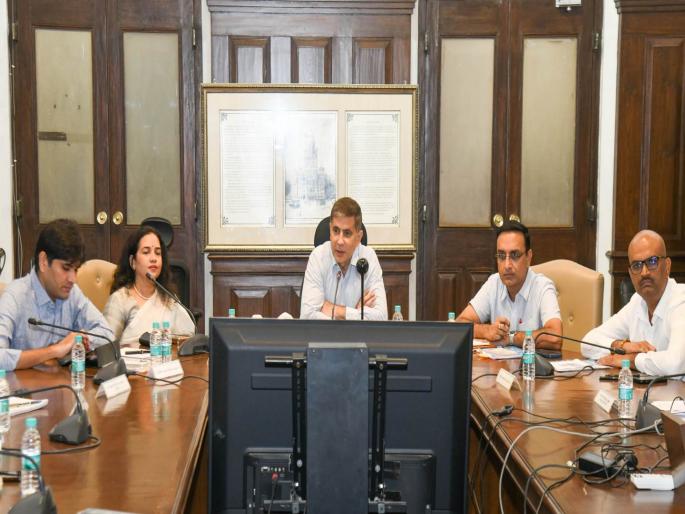 challenge the new project officers implement a project that you can proudly commissioners instructions to bmc worker | अभिमानाने सांगू शकाल असा प्रकल्प राबवा; मनपा आयुक्तांच्या अधिकाऱ्यांना सूचना challenge the new project officers implement a project that you can proudly commissioners instructions to bmc worker | अभिमानाने सांगू शकाल असा प्रकल्प राबवा; मनपा आयुक्तांच्या अधिकाऱ्यांना सूचना