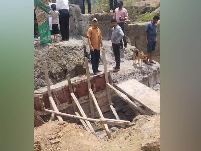 the rotary club of dombivali mid town constructed wing wall work of an embankment | रोटरीने केले एका बंधाऱ्याचे विंग वॉलचे काम; नागरिकांची पाणी चिंता मिटली the rotary club of dombivali mid town constructed wing wall work of an embankment | रोटरीने केले एका बंधाऱ्याचे विंग वॉलचे काम; नागरिकांची पाणी चिंता मिटली