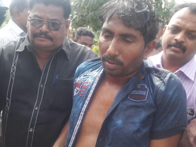 Republican Senna worker's self-interest attempt in Solapur Municipal Corporation | सोलापूर महापालिकेत रिपब्लिकन सेनेच्या कार्यकर्त्याचा आत्मदहनाचा प्रयत्न Republican Senna worker's self-interest attempt in Solapur Municipal Corporation | सोलापूर महापालिकेत रिपब्लिकन सेनेच्या कार्यकर्त्याचा आत्मदहनाचा प्रयत्न