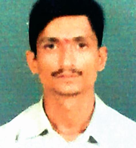 Debt-induced farmer's son suicides | कर्जबाजारी शेतकरी पुत्राची आत्महत्या Debt-induced farmer's son suicides | कर्जबाजारी शेतकरी पुत्राची आत्महत्या