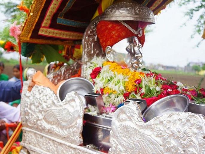 Departure of Gajanan Maharaj's palkhi to Shegaon | गजानन महाराजांच्या पालखीचे शेगावकडे प्रस्थान