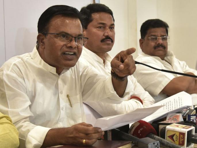 ... By then the counting of 384 booths in Umred should not be counted | ...तोपर्यंत उमरेडमधील ३८४ बूथची मतमोजणी करण्यात येऊ नये ... By then the counting of 384 booths in Umred should not be counted | ...तोपर्यंत उमरेडमधील ३८४ बूथची मतमोजणी करण्यात येऊ नये