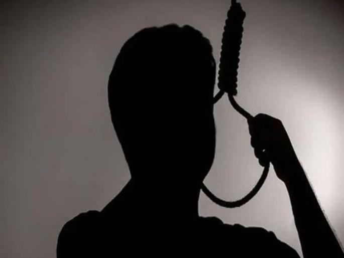 'SRPF' police constable commits suicide in quarters | ‘एसआरपीएफ’ पाेलिस शिपायाची क्वार्टरमध्ये आत्महत्या 'SRPF' police constable commits suicide in quarters | ‘एसआरपीएफ’ पाेलिस शिपायाची क्वार्टरमध्ये आत्महत्या