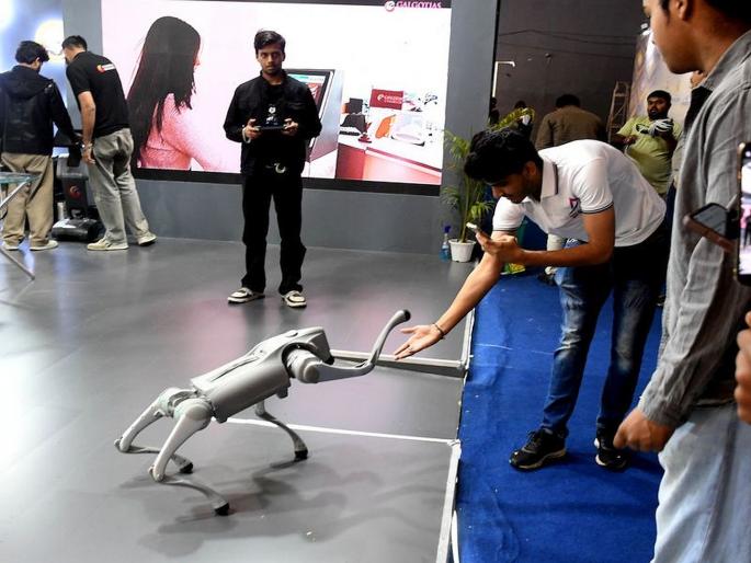 Galgotias University Robodog Controversy: Chinese robot displayed by Indian university at AI Summit; Chinese and domestic netizens are exposed fake claims | चीनचा रोबोट भारतीय विद्यापीठाने Ai समिटमध्ये दाखविला; चीनसह स्वदेशी नेटकऱ्यांनी शाळा घेताच... Galgotias University Robodog Controversy: Chinese robot displayed by Indian university at AI Summit; Chinese and domestic netizens are exposed fake claims | चीनचा रोबोट भारतीय विद्यापीठाने Ai समिटमध्ये दाखविला; चीनसह स्वदेशी नेटकऱ्यांनी शाळा घेताच...