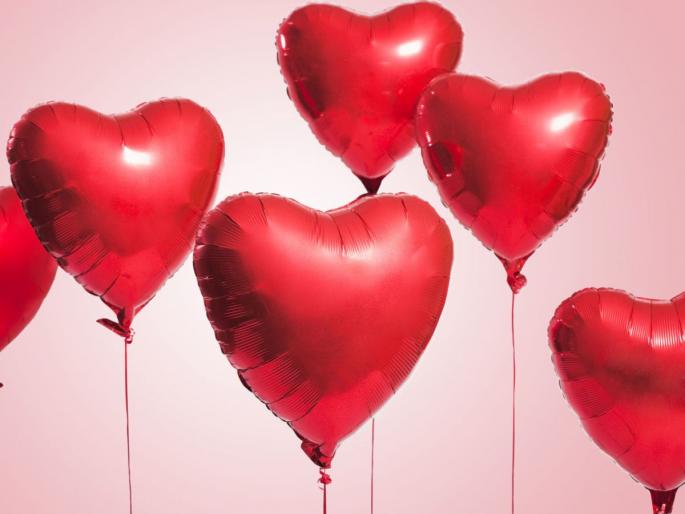 #ValentineDay2018: how contries around world celebrates valentine day | #ValentineDay2018 : जर्मनीत ब्रेडवर तर डेन्मार्कमध्ये पांढऱ्या फुलांनी साजरा होतो व्हॅलेंटाईन डे, पाहा जगभरात कसं असतं सेलिब्रेशन