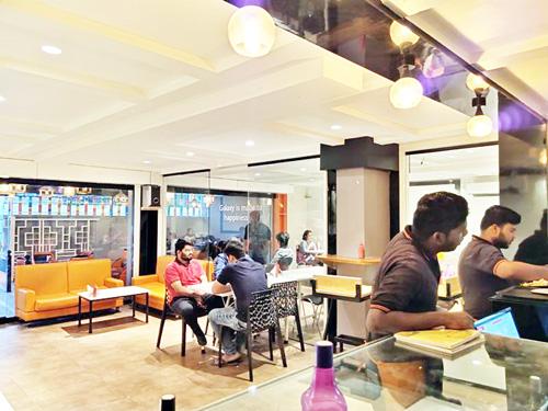 New order; Hotels, bars, malls fully open, 100 lakhs for wedding ceremony | नवा आदेश; हाॅटेल, बार, माॅल पूर्ण खुले, विवाह समारंभाला १०० लाेकांचे बंधन New order; Hotels, bars, malls fully open, 100 lakhs for wedding ceremony | नवा आदेश; हाॅटेल, बार, माॅल पूर्ण खुले, विवाह समारंभाला १०० लाेकांचे बंधन