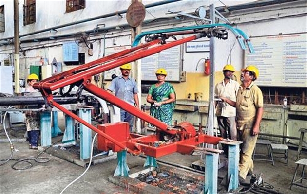 Mahalaxmi Railway Factory First 'Zero Spill Factory' | महालक्ष्मी रेल्वे कारखाना पहिला ‘शून्य भंगार कारखाना’ Mahalaxmi Railway Factory First 'Zero Spill Factory' | महालक्ष्मी रेल्वे कारखाना पहिला ‘शून्य भंगार कारखाना’