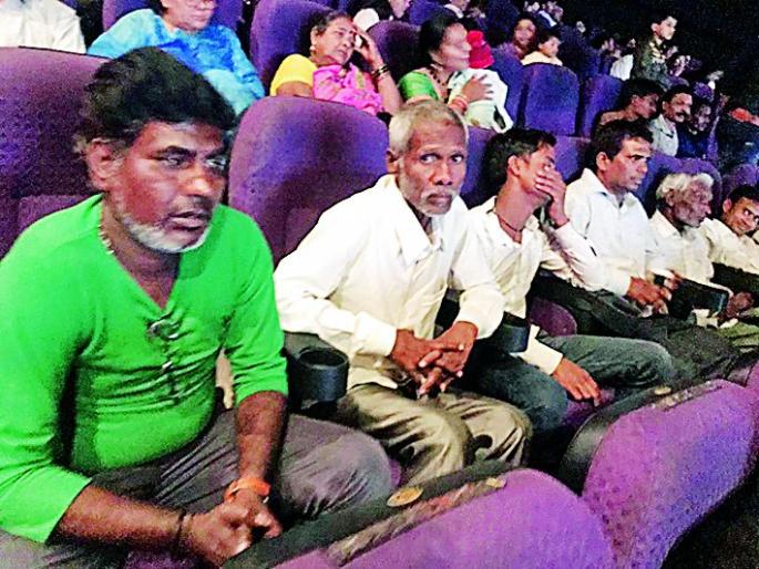 The joy of the 'Galli boy' in the Inox by the homeless | बेघरांनी लुटला आयनॉक्समध्ये ‘गल्ली बॉय’चा आनंद