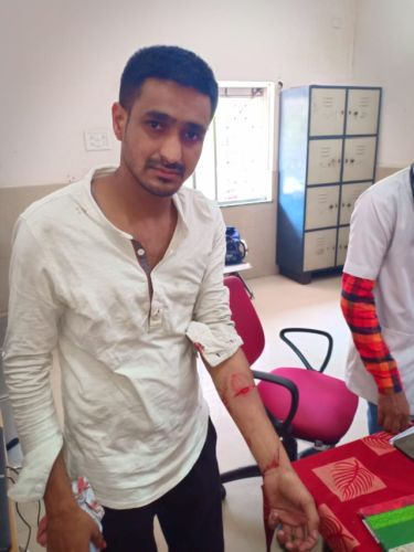 In Nagpur, mataka den raided, the youth wounded, 11 accused were arrested | नागपुरात मटका अड्ड्यावर छापा, युवक जखमी, ११ सटोडे ताब्यात In Nagpur, mataka den raided, the youth wounded, 11 accused were arrested | नागपुरात मटका अड्ड्यावर छापा, युवक जखमी, ११ सटोडे ताब्यात