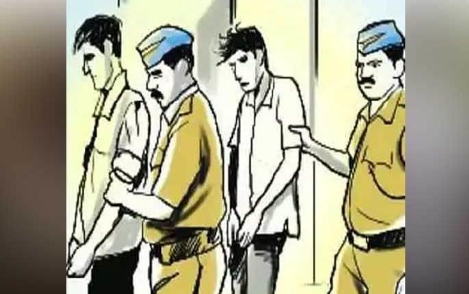 19 fugitives and 262 wanted; Solapur police's increased headache for 20 years! | धक्कादायक; गुन्ह्यातील १९ फरार तर २६२ वॉन्टेड आरोपी सोलापूर पोलिसांना सापडेनात ! 19 fugitives and 262 wanted; Solapur police's increased headache for 20 years! | धक्कादायक; गुन्ह्यातील १९ फरार तर २६२ वॉन्टेड आरोपी सोलापूर पोलिसांना सापडेनात !