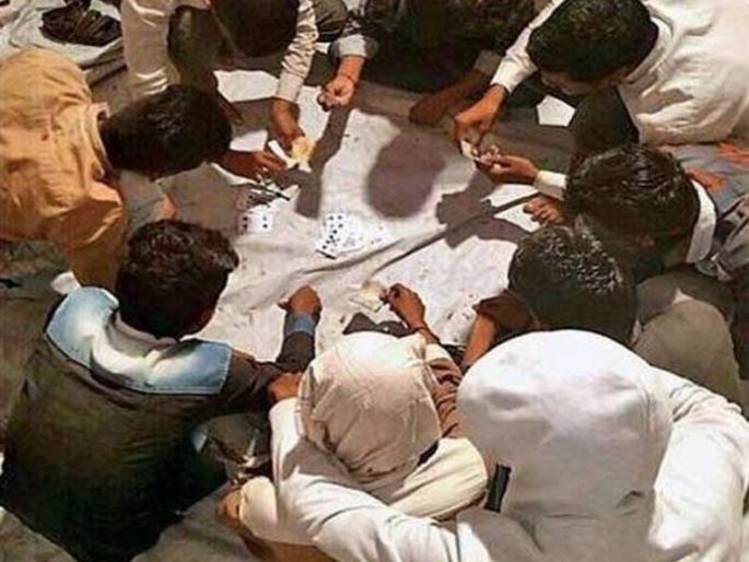 Notorious Ashok Bawaji's gambling den raided in Nagpur: 10 gamblers arrested | नागपुरात कुख्यात अशोक बावाजीच्या जुगार अड्ड्यावर छापा : १० जुगारी गजाआड Notorious Ashok Bawaji's gambling den raided in Nagpur: 10 gamblers arrested | नागपुरात कुख्यात अशोक बावाजीच्या जुगार अड्ड्यावर छापा : १० जुगारी गजाआड