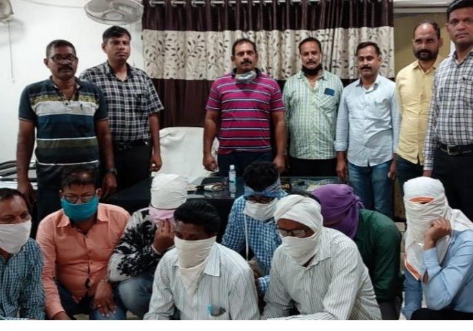 Crime Branch raids gambling den in Nagpur: 8 arrested with BJP corporator | नागपुरात जुगार अड्ड्यावर गुन्हे शाखेचा छापा : भाजप नगरसेवकासह ८ अटकेत