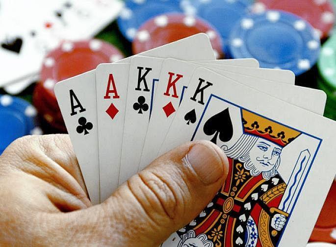Raid on a gambling stand at Renapur; 15 lakh worth of money seized | रेणापुरात जुगार अड्डयावर धाड; १५ लाखांचा मुद्देमाल जप्त Raid on a gambling stand at Renapur; 15 lakh worth of money seized | रेणापुरात जुगार अड्डयावर धाड; १५ लाखांचा मुद्देमाल जप्त